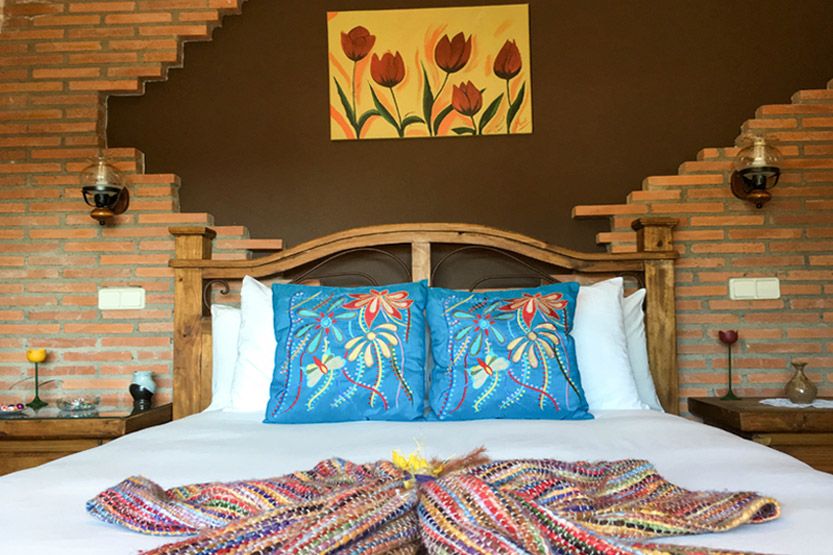habitación con cuadro