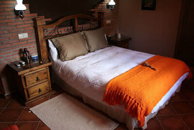 habitación con cama